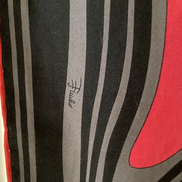 Emilio Pucci Large 100% Silk Square Scarf Abstract Pattern Box Included Gorgeous - Picture 4 of 11